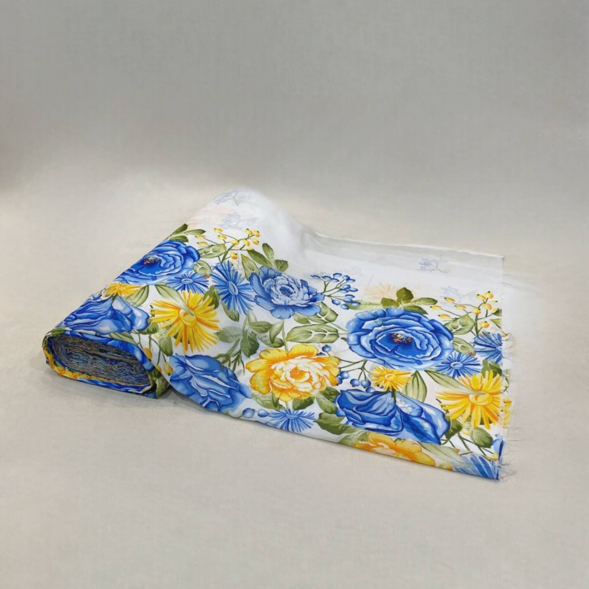پارچه پرده ای ساتن گلدار